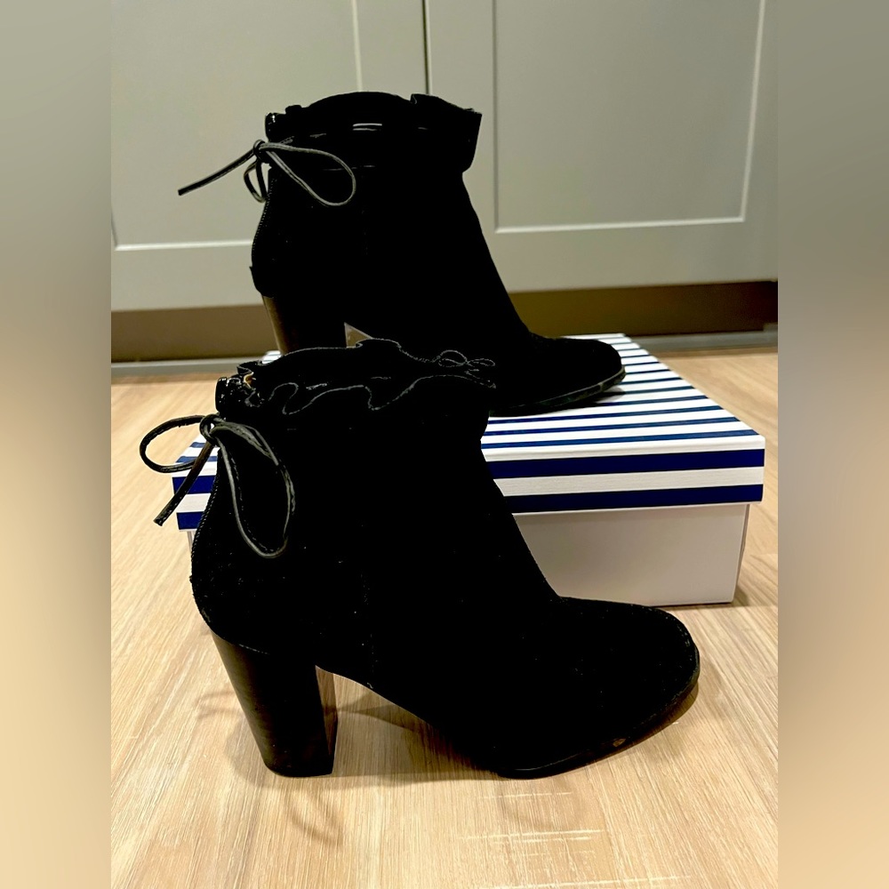 Crown & Ivy Women’s Morcella Suede Ankle Booties
